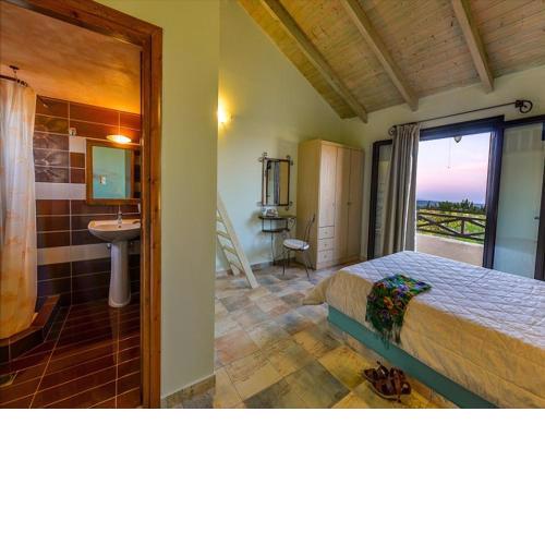 One Bedroom Maisonette with Sea View