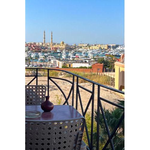One bedroom with sea view in the centre