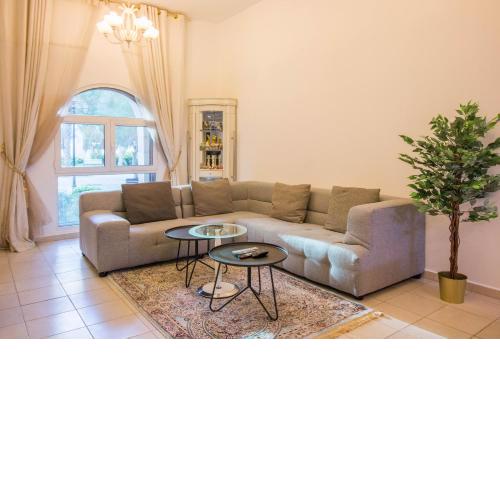 One Perfect Stay - 1BR Discovery Gardens