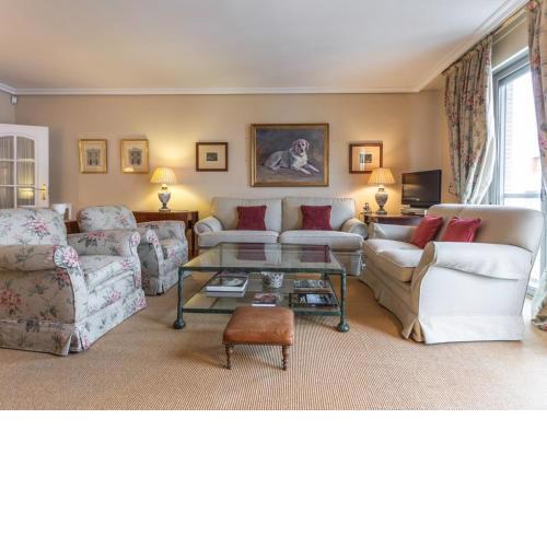 One&Lux - Stylish Apartment near Plaza de España