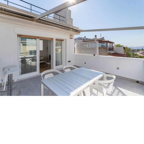 OPEN SKIES- PENTHOUSE IN PLAKA- ACROPOLIS VIEW!