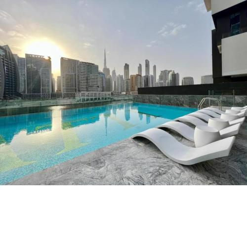 Oraya - Studio With Jaw-Dropping Canal and Burj Views - Business bay