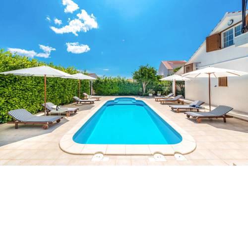 Orebic Villa Sleeps 8 with Pool Air Con and WiFi