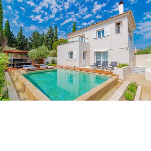 Oresteia Executive Villa, a Flamboyant Retreat