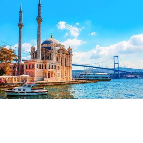 Ortaköy sahilde otoparklı 3+1 ferah geniş daire