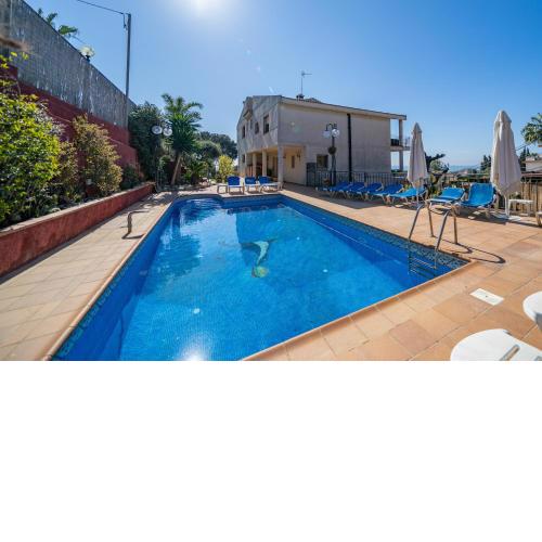 OS HomeHolidaysRentals Happy Family