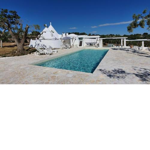 Ostuni, Trullo Laveneziana con piscina 4 camere 8 ospiti max