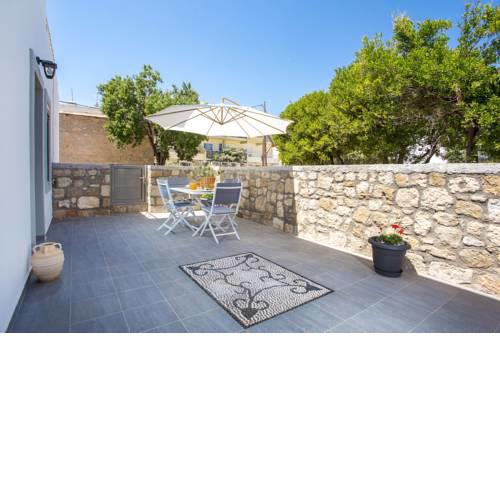 Ourania - Traditional House