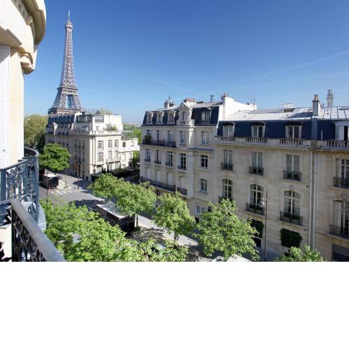 Outstanding 2 bedrooms with a terrific Eiffel Tower view