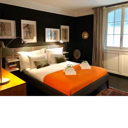 Outstanding 5 room apt (140m2) with 3 BR & parking