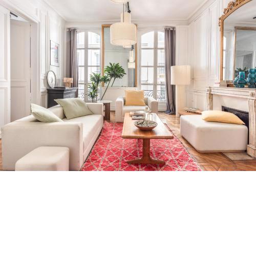 Outstanding Parisian flat in heart of Paris center