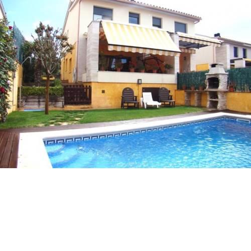 Palamos Villa Sleeps 8 Pool Air Con WiFi