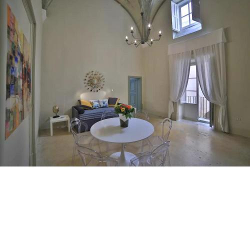 Palazzo Doxi Fontana Porta Verde