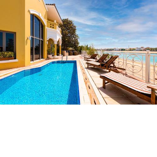 Palm Jumeirah Beachfront Private Villa with swimming pool