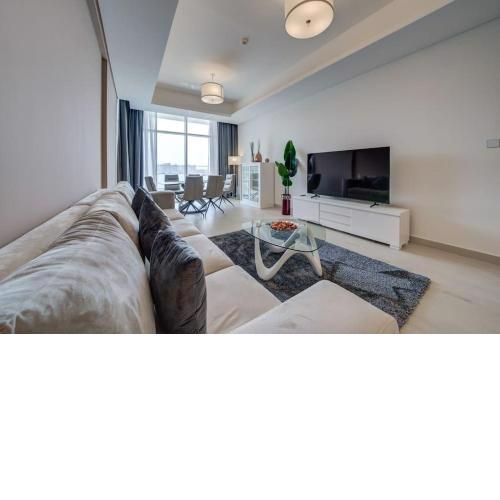 Palm Jumeirah with Beach Access l Spacious 2BR l Mina Azizi