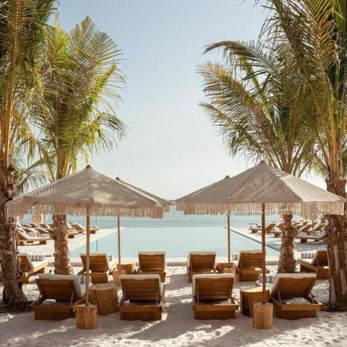 Palm Tower Retreat - Experience Dubai's Iconic Views