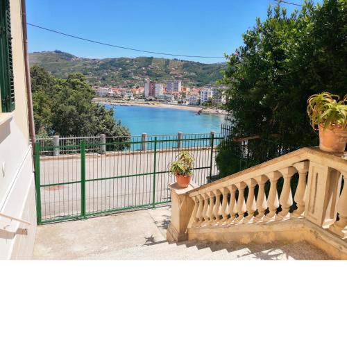 Panoramic Apartment in Villa on The Beach, In Center