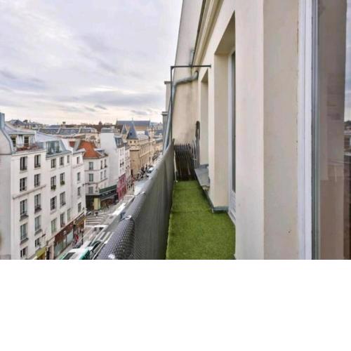Panoramic view 2 bedrooms flat in central Paris