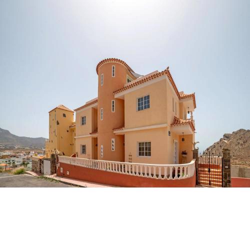 Panoramic-view Holiday Home in Arona with Jacuzzi