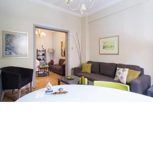Panormou apt - Cozy, well furnished apartment near metro!