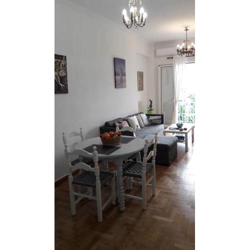 Panormou-Katechaki Metro: Cosy & quiet apartment