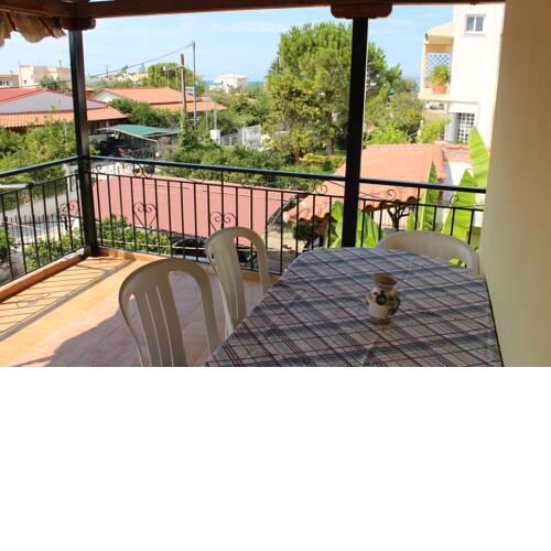 Panos Seaside Apartment