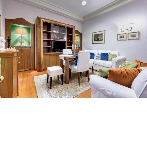 Pantheon Antique Suite