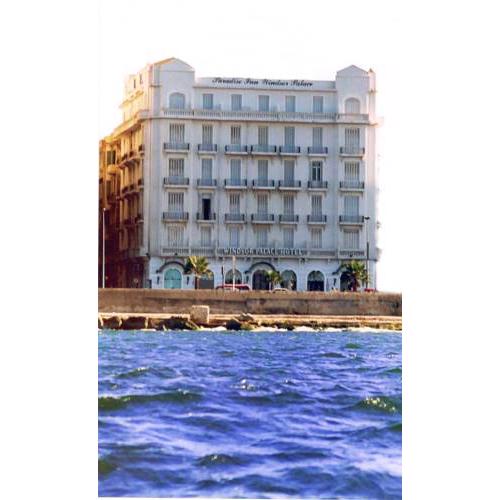 Paradise Inn Windsor Palace Hotel
