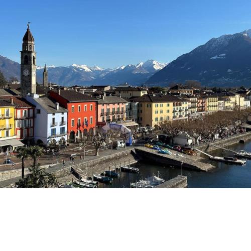 Paradise with lake & piazza view