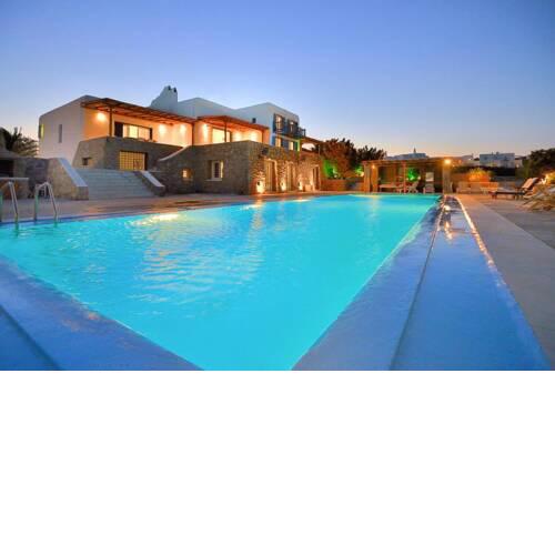 Paraga Villa Sleeps 20 with Pool and Air Con