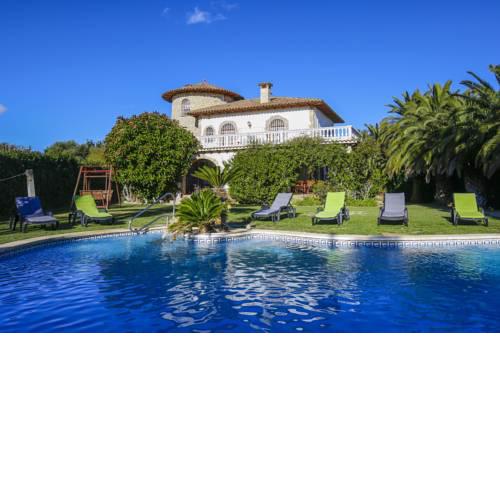 Paraiso Villa with private beach
