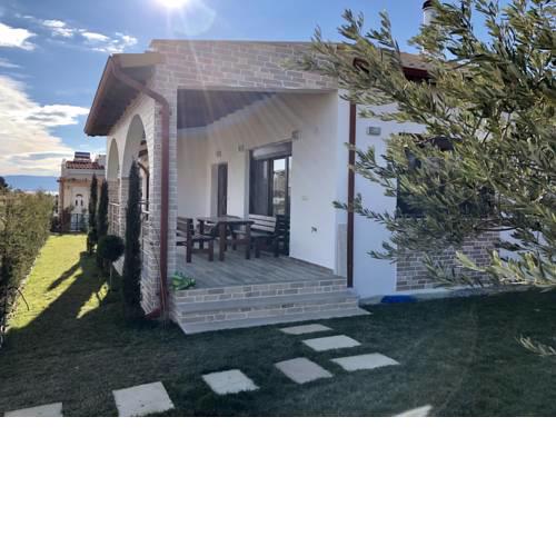 Paralia Ofrinio House & Garden