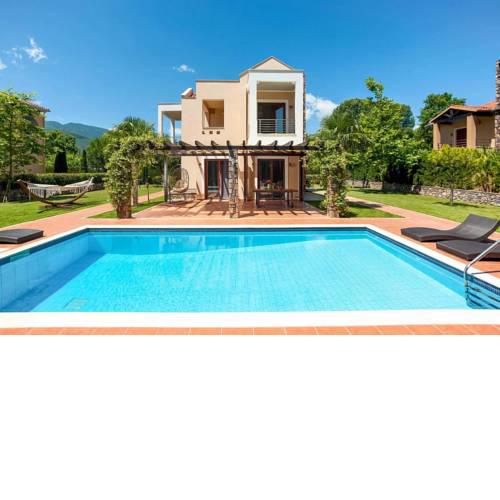 Paralia Skotinas Villa Sleeps 4 Pool Air Con WiFi