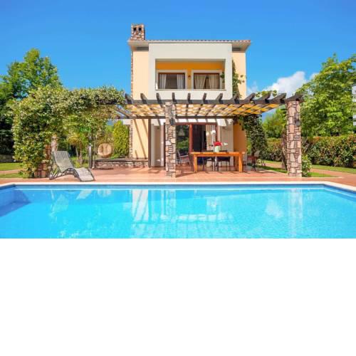 Paralia Skotinas Villa Sleeps 4 Pool Air Con WiFi
