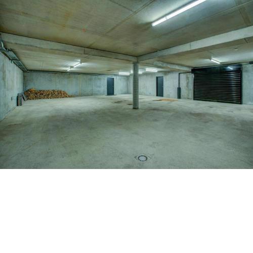 Parcheggio custodito a casa con spa per famiglie
