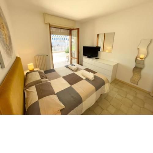 Parcheggio gratis - giardino - mare 900 mt - wifi