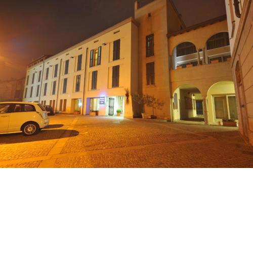 Parini Hotel