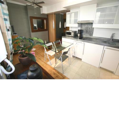 Paris Interiors Rentals - Le Marais Pompidou Center