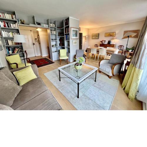 Paris Porte d'Auteuil 2 BR Apartment