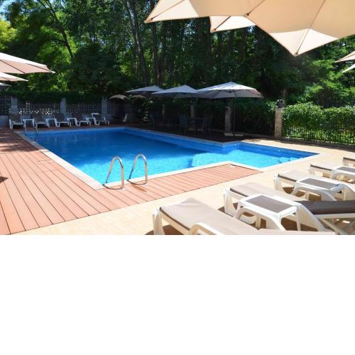 Park and pool family room