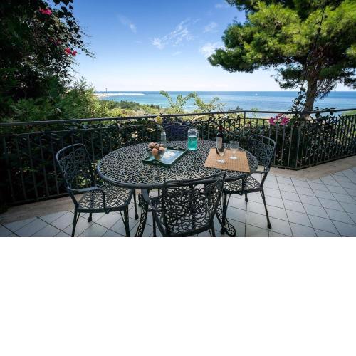 Park Residence Cicladi comfortable apartment with spacious terrace