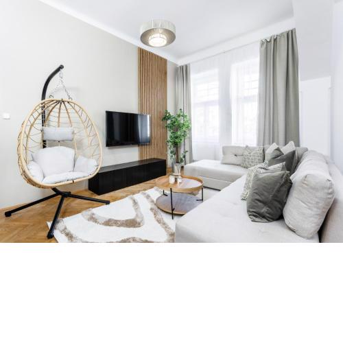 Parking, Spacious APT near city centre