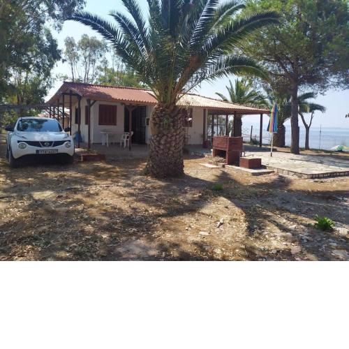 Peaceful 2 bedroom cottage by the sea and wetlands