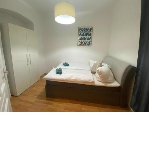 Peaceful 2BR Apartment 15-Min to Ottakring Station