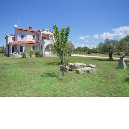 Peaceful Apartment with Balcony in Porec