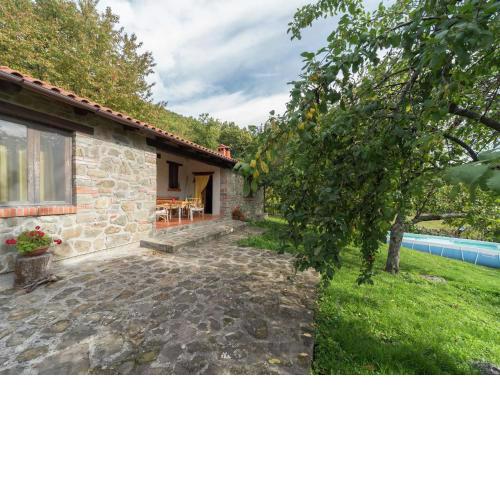 Peaceful chalet with private pool