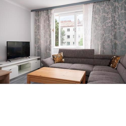 Peaceful Designer 1BD on Shopping Street in Schönbrunn w/ Lift Access