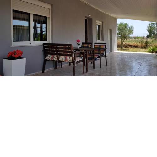 Peaceful detached house for 6 with 500sq.m. garden, 500m from the beach