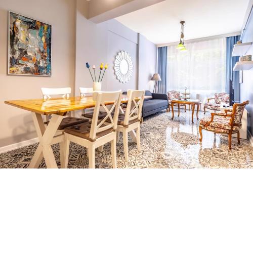Peaceful Flat w Garden View Balcony in Kadikoy