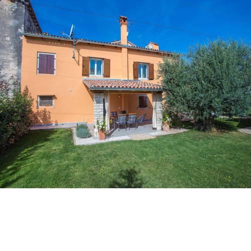 Peaceful Holiday Home in Porec near Beach